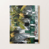 アパートメントの前に駐車されたバイク鍵ウエストfl ジグソーパズル (縦)