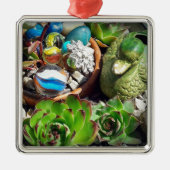 アヒルかわいらしと多肉植物を見る メタルオーナメント (正面)