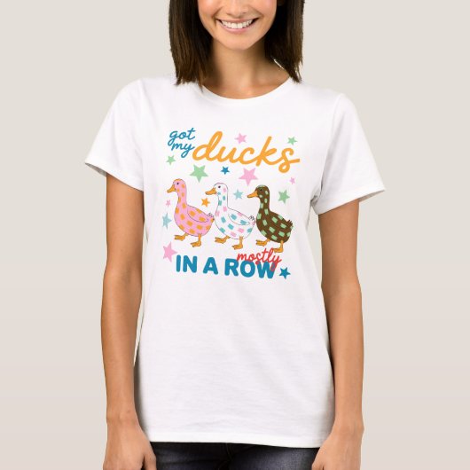 アヒルがほぼ整列 可愛いアヒル デザイン Tシャツ (正面)