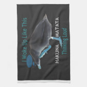 アヒルと私がこのような目覚め&ハクナマタタ文字 キッチンタオル (縦)