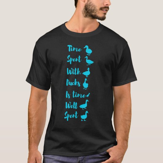 アヒルと過ごす時間はアヒルのママと過ごす時間である Tシャツ (正面)