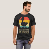 アヒルに簡単に気を散らす農家 Tシャツ (正面フル)