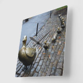 アヒルに道を開け! スクエア壁時計 (傾斜)