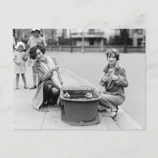 アヒルの子供たちと少女たち 1927年 ポストカード (正面)