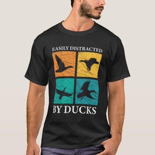 アヒルの狩人に容易におもしろい気を取られる Tシャツ (正面)