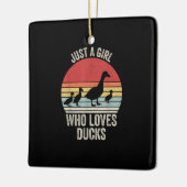 アヒルを愛する少女アヒルのオーナー セラミックオーナメント (左)