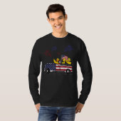 アヒル乗りトラックのアメリカ国旗の花火4 Tシャツ (正面フル)