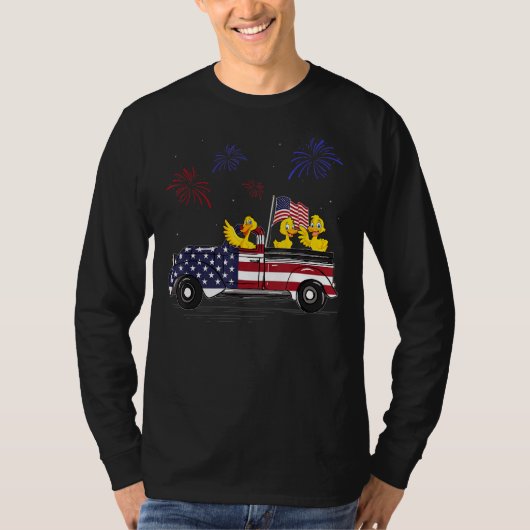 アヒル乗りトラックのアメリカ国旗の花火4 Tシャツ (正面)