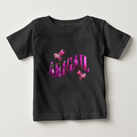アビゲイル、女の子の名前ピンクの花から作られたベビーT ベビーTシャツ (正面)