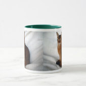 アビシニアの赤味がかったメス猫 マグカップ (中央)