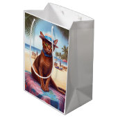 アビシニアン猫オンビーチ、夏のプレゼント猫好き ミディアムペーパーバッグ (裏面アングル)