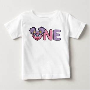 アビーカダビーファースト誕生日 ベビーTシャツ