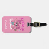 アビー・カダビー – 優しさは魔法的 ラゲッジタグ (正面横)