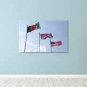 アフガニスタンと米国の国旗の間のイギリス国旗 キャンバスプリント (インサイチュ (ウッドフロア))