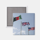 アフガニスタンと米国の国旗の間のイギリス国旗 マグネット (正面/裏面)