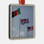アフガニスタンと米国の国旗の間のイギリス国旗 メタルオーナメント (右)