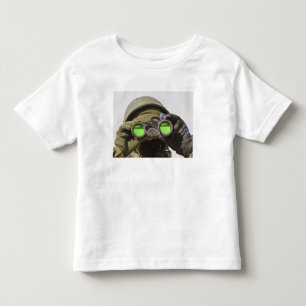 アフガニスタンの兵士は地平線をスキャンします トドラーTシャツ
