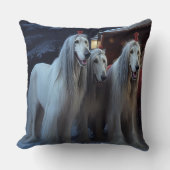 アフガンハウンドスノウイそりに乗るクリスマスデコール クッション (正面)