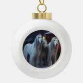 アフガンハウンドスノウイそりに乗るクリスマスデコール セラミックボールオーナメント (正面)
