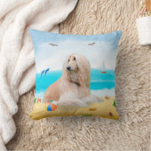 アフガンハウンドドグオンビーチ クッション (ブランケット)