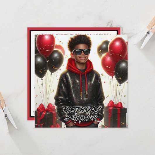 アフスタイリッシュリカ系アメリカ人ボーイブラック/レッド誕生日 カード (正面/裏面インサイチュ)