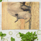 アフリカのかわいいサイ キッチンタオル (折り畳み)