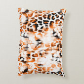 アフリカのアニマルプリント。ヴィンテージの自然なパターン。ブル アクセントクッション (裏面(縦))