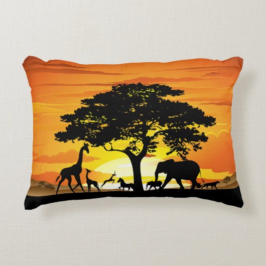 アフリカのサバンナに生息する野生動物の夕日 アクセントクッション (正面)