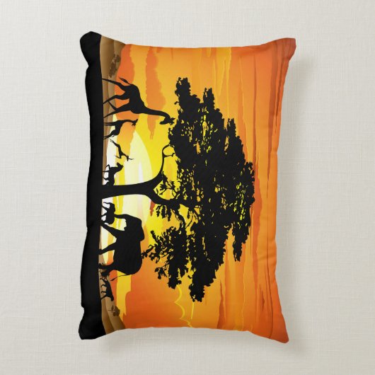 アフリカのサバンナに生息する野生動物の夕日 アクセントクッション (裏面(縦))