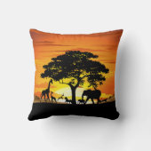 アフリカのサバンナに生息する野生動物の夕日 クッション (裏面)