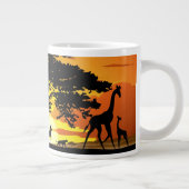 アフリカのサバンナに生息する野生動物の夕日 ジャンボコーヒーマグカップ (右)