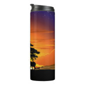 アフリカのサバンナに生息する野生動物の夕日 タンブラー (回転右)