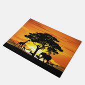 アフリカのサバンナに生息する野生動物の夕日 ドアマット (アングル)