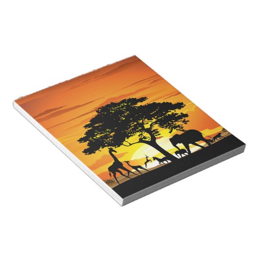 アフリカのサバンナに生息する野生動物の夕日 ノートパッド (アングル)