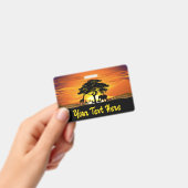 アフリカのサバンナに生息する野生動物の夕日 バッジ (Handheld)