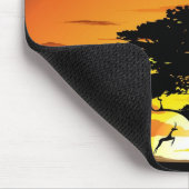 アフリカのサバンナに生息する野生動物の夕日 マウスパッド (コーナー)