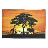 アフリカのサバンナに生息する野生動物の夕日 枕カバー (裏面)