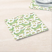 アフリカのサファリ：水の色のワニとヤシの木 スクエアペーパーコースター (アングル)