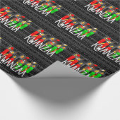 アフリカのダンサーと共にクワンザがキナーラキャンドルに火を付ける ラッピングペーパー (角)