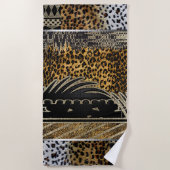 アフリカのヒョウが動いている ビーチタオル (正面)