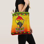 アフリカの地図と拳をオンにした黒いグランジ歴史 トートバッグ (クローズアップ)