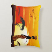 アフリカの太陽に輝くアフリカの美しい女性のシルエット アクセントクッション (裏面(縦))