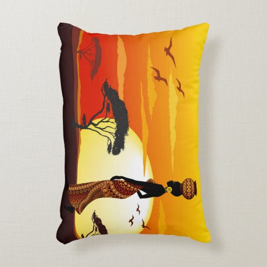 アフリカの太陽に輝くアフリカの美しい女性のシルエット アクセントクッション (正面(垂直))