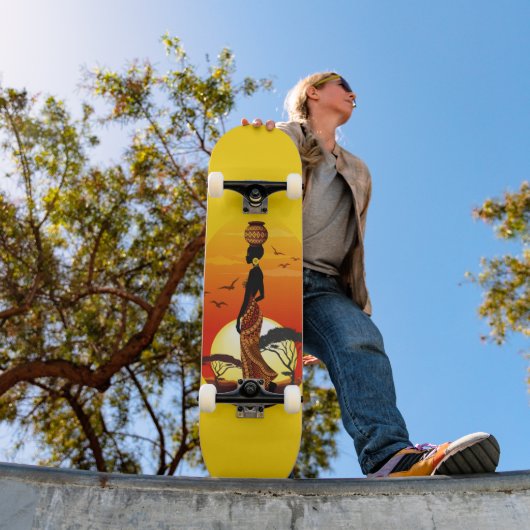 アフリカの太陽に輝くアフリカの美しい女性のシルエット スケートボード (室外1)