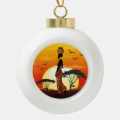 アフリカの太陽に輝くアフリカの美しい女性のシルエット セラミックボールオーナメント (正面)