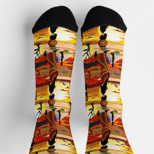 アフリカの太陽に輝くアフリカの美しい女性のシルエット ソックス (上部)