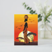 アフリカの太陽に輝くアフリカの美しい女性のシルエット ポストカード (スタンド正面)
