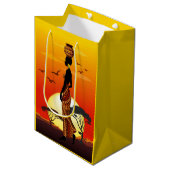 アフリカの太陽に輝くアフリカの美しい女性のシルエット ミディアムペーパーバッグ (正面アングル)