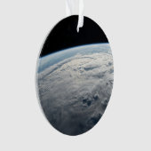 アフリカの海岸上空の熱帯低気圧台。 オーナメント (正面)