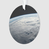 アフリカの海岸上空の熱帯低気圧台。 オーナメント (正面)